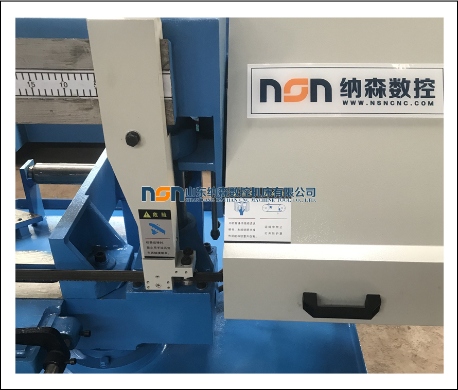 GT4230轉(zhuǎn)角度帶鋸床圖片